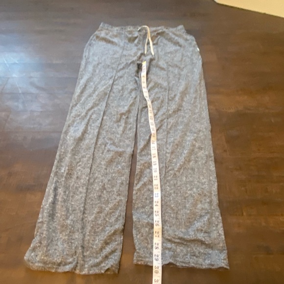 Vuori Halo Wide leg grey lounge pants - Picture 7 of 12
